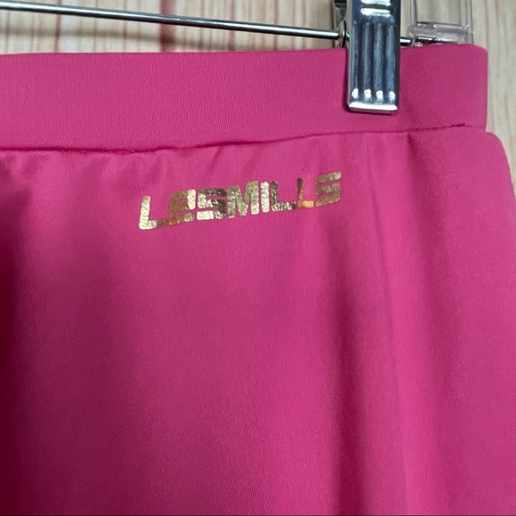 Les Mills Capri Legging with Gold Zippers (L) - Picture 2 of 10